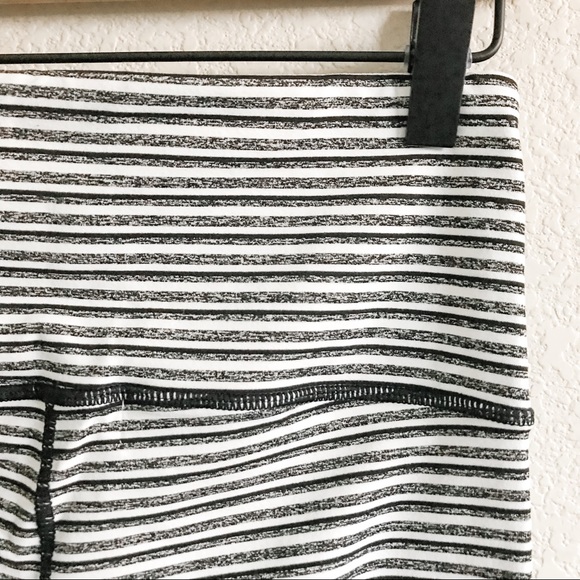 Carly Jean Los Angeles Striped “Sedona” Leggings. Black & White, size Small - Picture 11 of 13